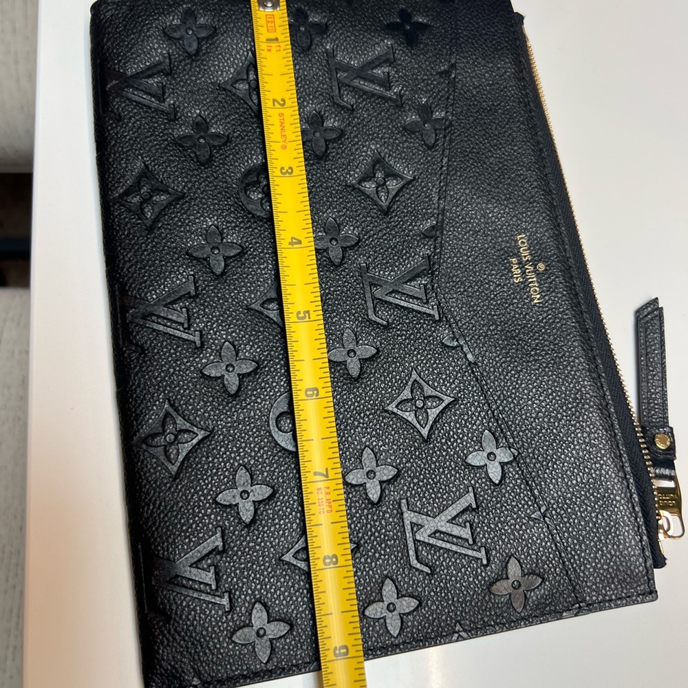 🩷🩷🩷 Louis Vuitton Black Monogram Wristlet-Melanie Pochette MM - Picture 16 of 16